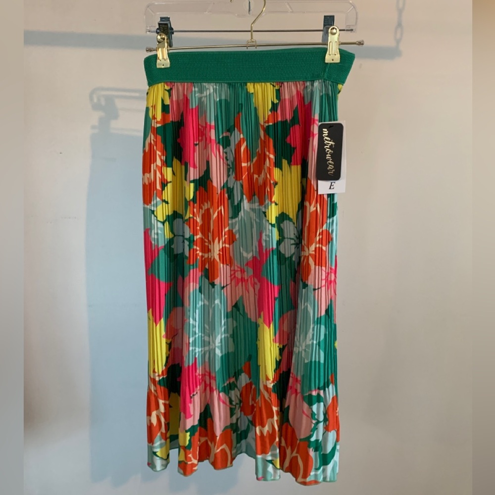 Finely pleated colorful Petite skirt.  NWT